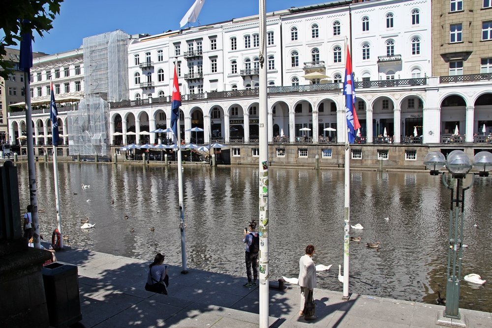 24 Stunden in Hamburg, Alsterarkaden im Sonnenschein