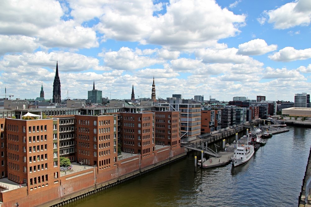 24 Stunden in Hamburg, Sandtorhafen, Blick von Elphi