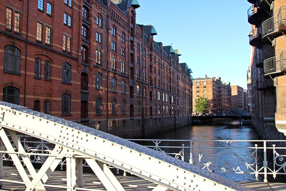 Blick von Brücke in die Speicherstadt, 24 Stunden in Hamburg