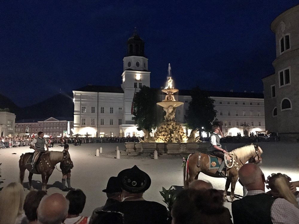 Festspiele in Salzburg, Fest der Festspieleröffnung, Brauchtum