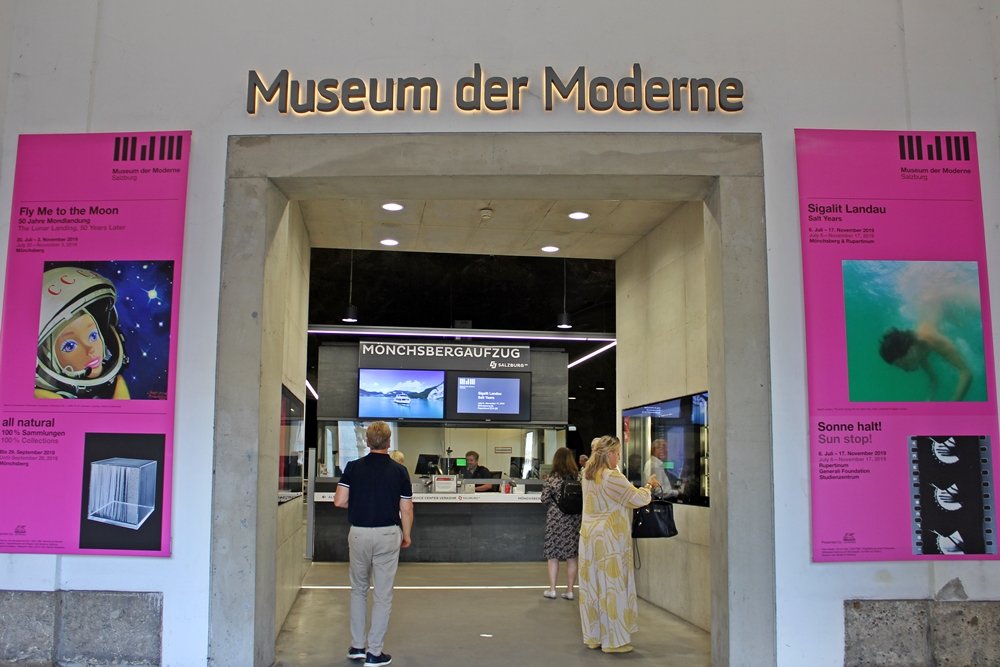 Eingang Museum der Moderne Salzburg