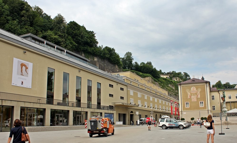 Festspielhäuser unterhalb des Mönchsberges in Salzburg, Festspiele, Außergewöhnliches Wochenende