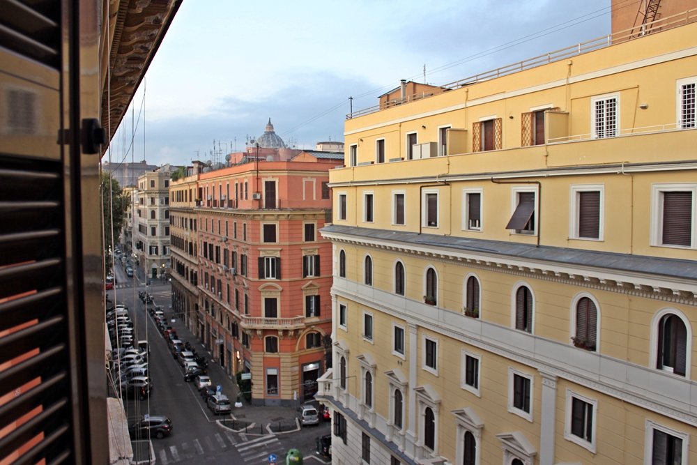 Blick vom Balkon auf Via Otranto und Vatikan in Rom, Reisetipp Rom, tolles Bed & Breakfast, The Upper Suites