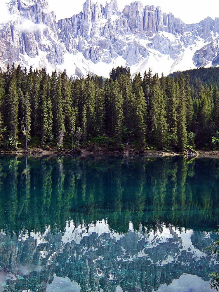 Was sollte man in Südtirol gemacht haben? Die Abendstille am Karersee genießen